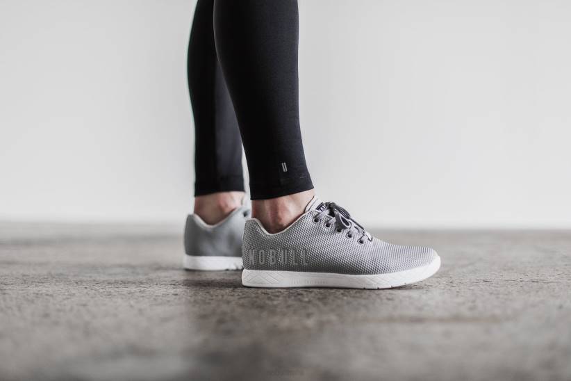 NOBULL 80NJ1836nero attillato a vita alta (opaco).