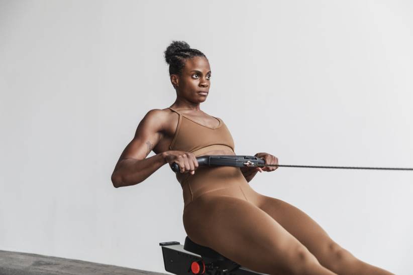 NOBULL 80NJ1861Reggiseno sportivo con scollo a V (opaco) color caramello