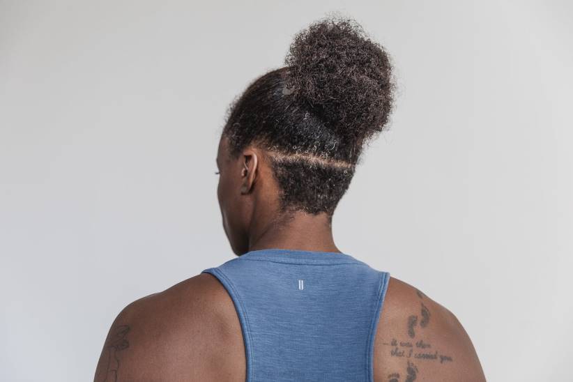 NOBULL 80NJ2217canotta da donna a collo alto (colore brillante)