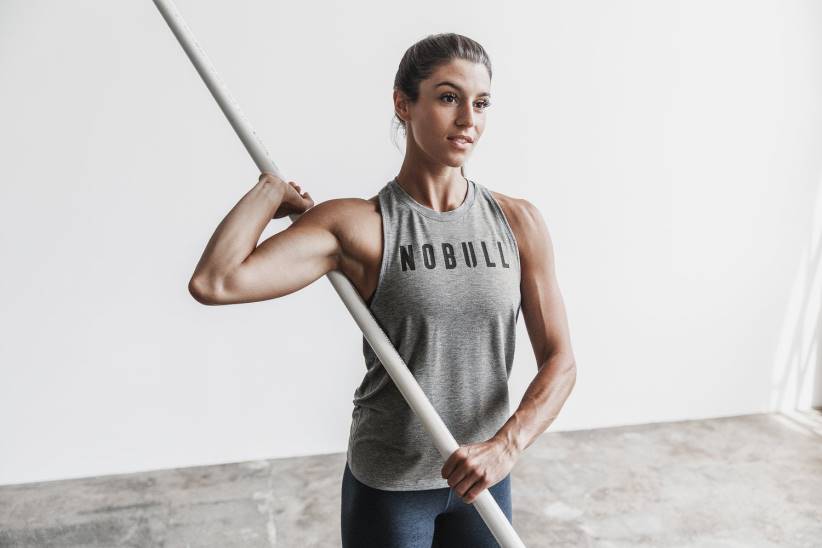 NOBULL 80NJ2261canotta da donna a collo alto (colore classico)