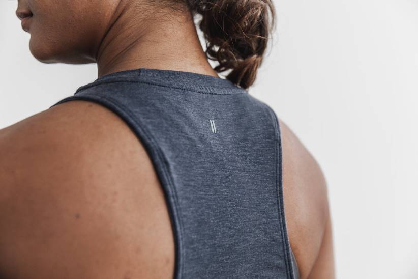 NOBULL 80NJ2267canotta da donna a collo alto (colore classico)