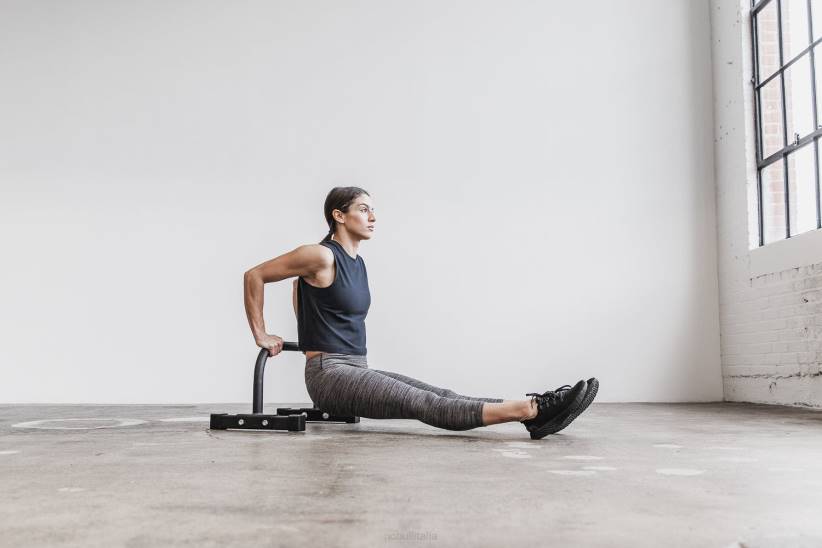 NOBULL 80NJ2463T-shirt corta senza maniche da donna dei pesi massimi