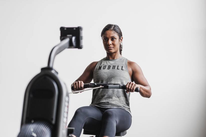 NOBULL 80NJ2536canotta da donna a collo alto (camo) di colore grigio