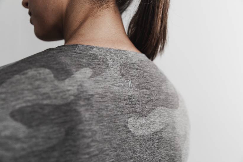 NOBULL 80NJ2543maglietta a maniche lunghe da donna (mimetica) grigia