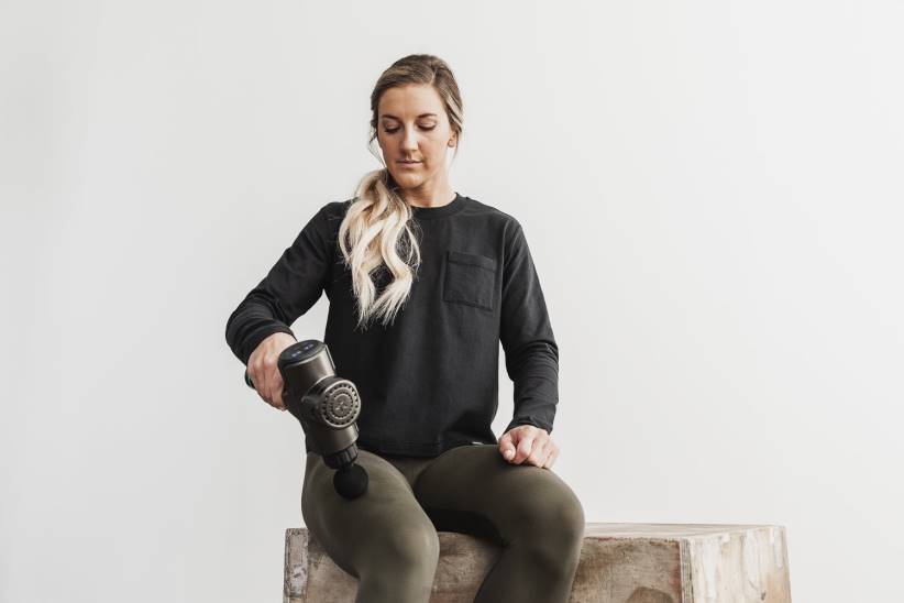 NOBULL 80NJ2553T-shirt squadrata da donna pesante con tasca a maniche lunghe