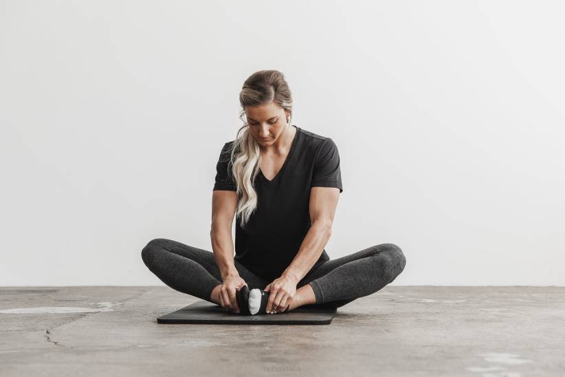 NOBULL 80NJ2613maglietta leggera da donna con scollo a V