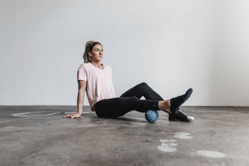 NOBULL 80NJ2615maglietta leggera da donna con scollo a V Dusty