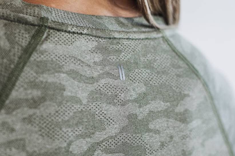 NOBULL 80NJ2628T-shirt leggera testurizzata a maniche lunghe da donna (mimetica).