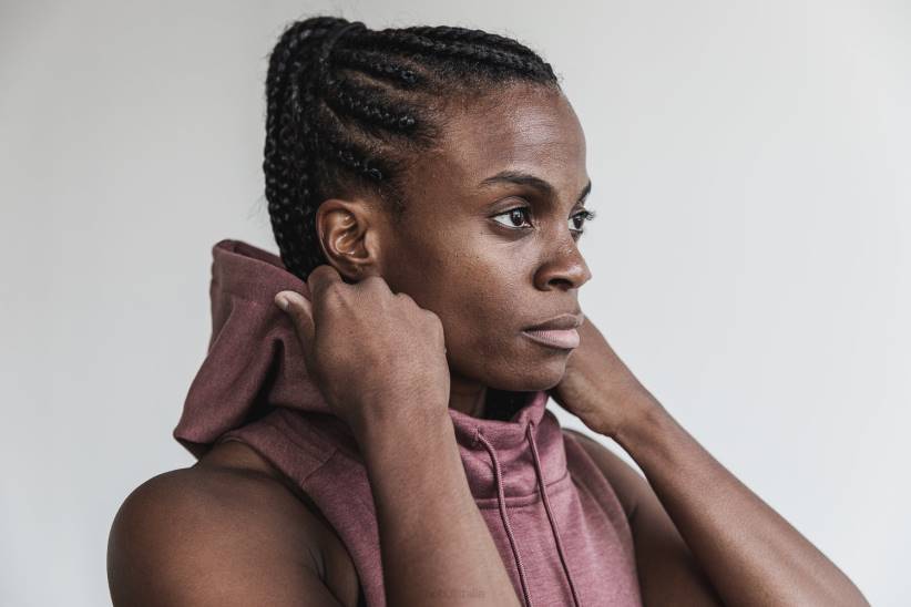 NOBULL 80NJ2774felpa con cappuccio smanicata in micropeluche da donna