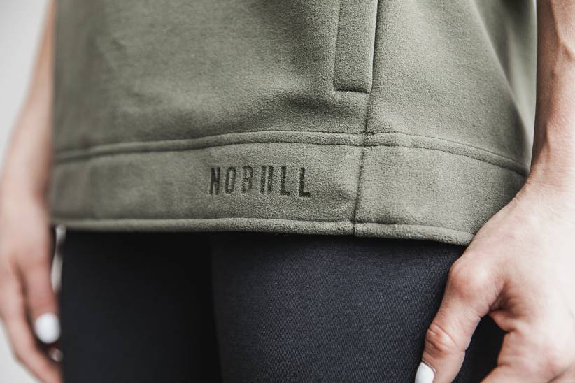 NOBULL 80NJ2812Esercito con cappuccio senza maniche artico da donna