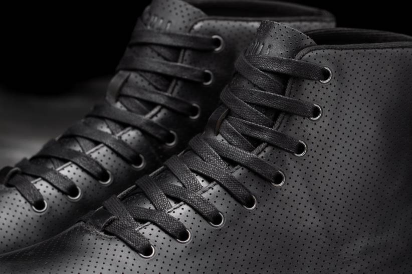 NOBULL 80NJ1420scarpa da ginnastica alta da donna in pelle nera