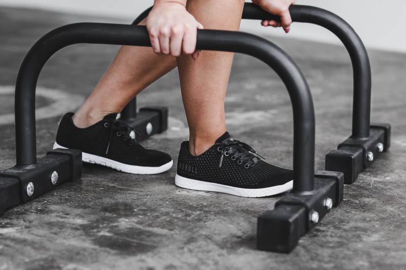 NOBULL 80NJ1433scarpa da ginnastica da donna in pelle scamosciata