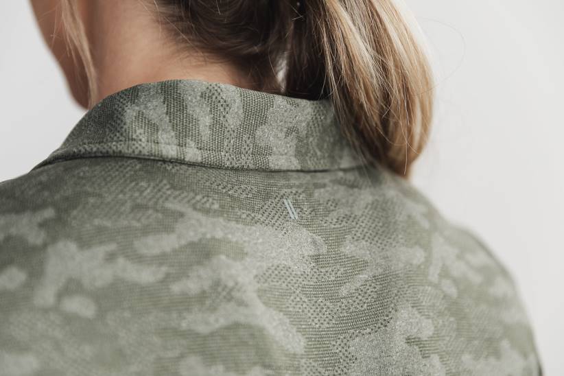 NOBULL 80NJ1780Polo da donna leggera testurizzata (mimetica).