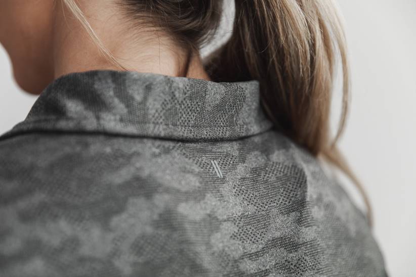 NOBULL 80NJ1781polo testurizzata leggera da donna (mimetica) nera