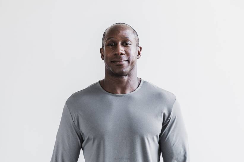 NOBULL 80NJ1105maglietta leggera da uomo a maniche lunghe scura