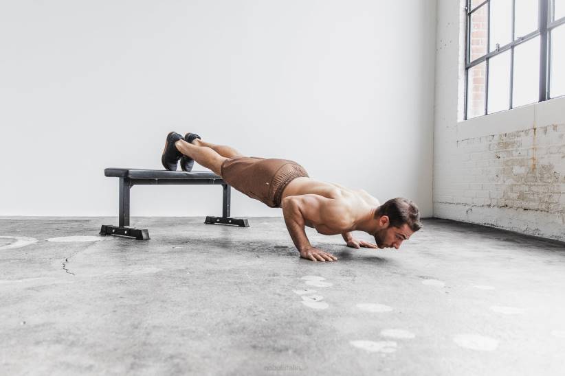 NOBULL 80NJ680pantaloncini in maglia leggera da uomo 9 marroni