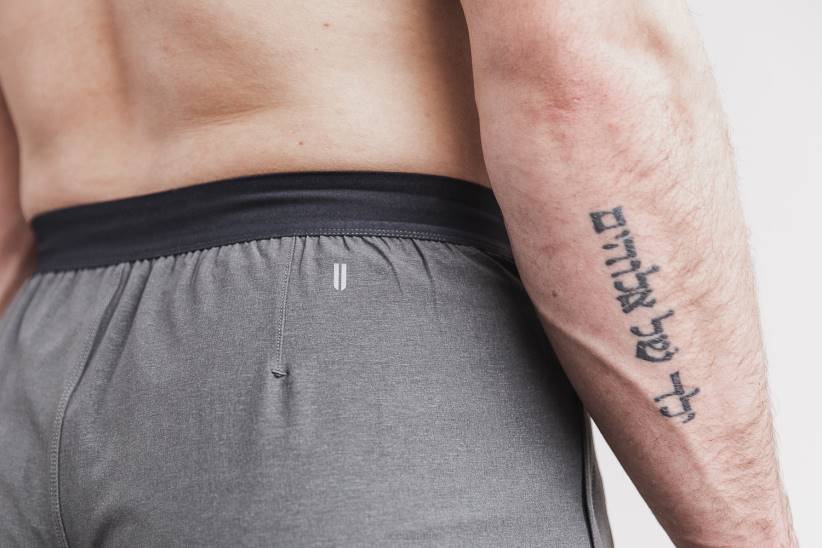 NOBULL 80NJ729short uomo in tessuto elasticizzato 9 scuro