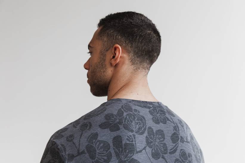 NOBULL 80NJ600maglietta da uomo (fiori di ciliegio) carbone